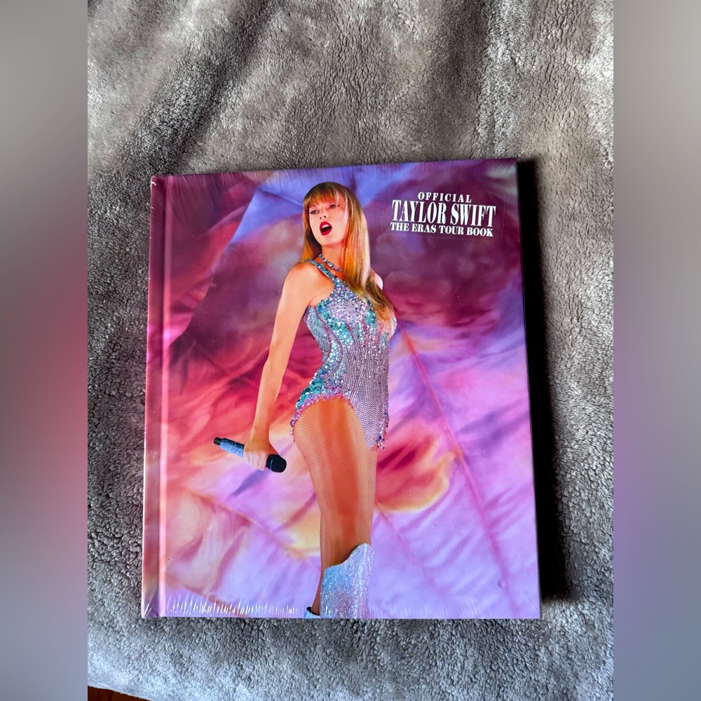 Official Taylor Swift The Eras Tour Book
